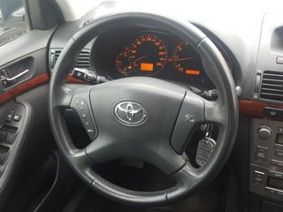 Toyota Avensis foto 6