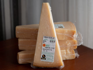 Parmigiano Reggiano 24 mesi.