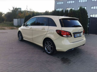 Mercedes B-Class foto 2