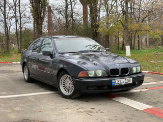 BMW 5 Series foto 2