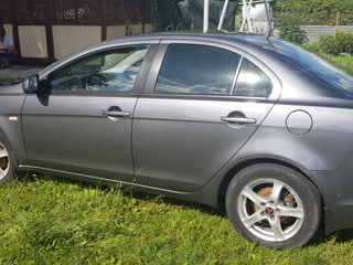 Mitsubishi Lancer foto 2