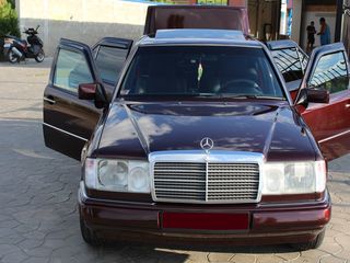 Mercedes Series (W124) foto 1