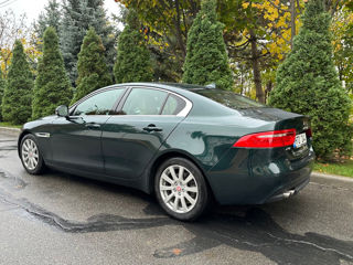 Jaguar XE foto 2