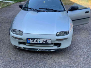 Mazda 323 foto 1