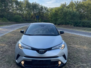 Toyota C-HR foto 2