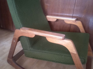 Кресло-качалка, б/у, в о/с, прочная, надёжная, 1300лей. foto 1
