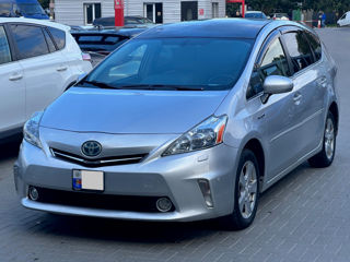 Toyota Prius v foto 1