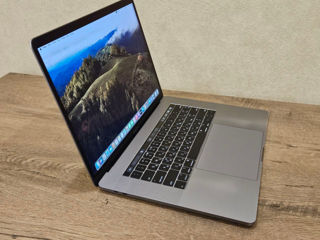 Apple MacBook Pro 15 2018 (i7/16Gb/256Gb/Radeon 555X 4Gb/4 часа) foto 2