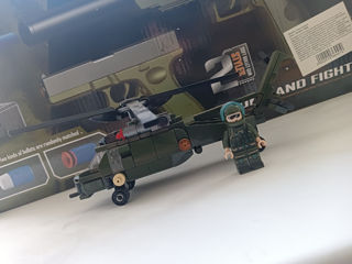 Продаётся военная lego игрушка вертолёт плюс с пилотом