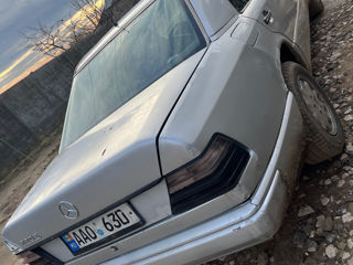 Mercedes E-Class foto 2