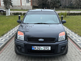 Ford Fusion foto 2