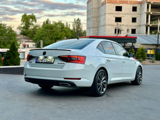 Skoda Superb foto 2