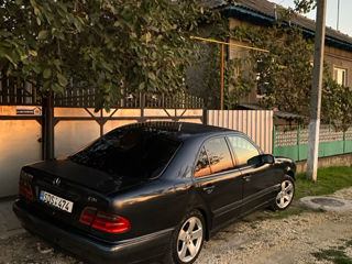 Mercedes E-Class foto 2