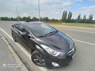 Hyundai Elantra foto 2