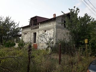 Urgent se vinde casa satul Razeni foto 1
