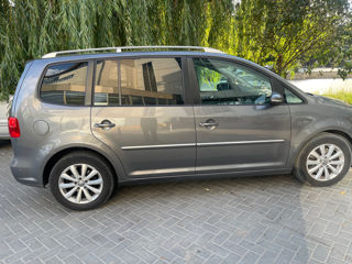 Volkswagen Touran foto 3