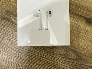 Apple AirPods with wired Charging Case (2nd generation