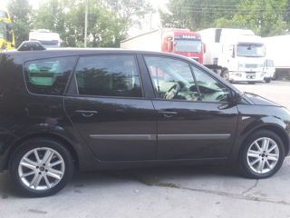 Renault Grand Scenic foto 2