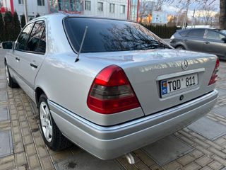 Mercedes C-Class foto 4