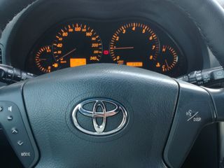 Toyota Avensis foto 2