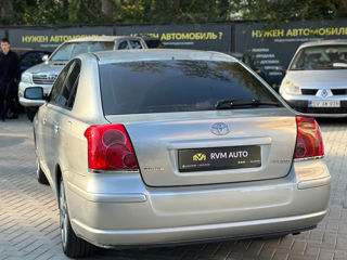 Toyota Avensis foto 6