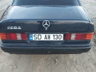 Mercedes 190 foto 2