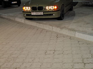 BMW 5 Series foto 4