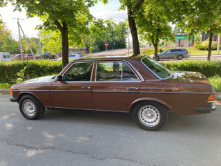 Mercedes Series (W123) foto 3