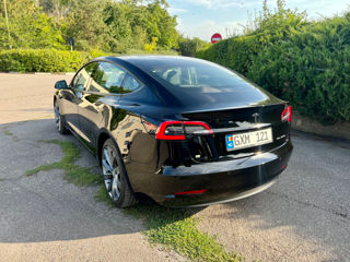 Tesla Model 3 foto 4