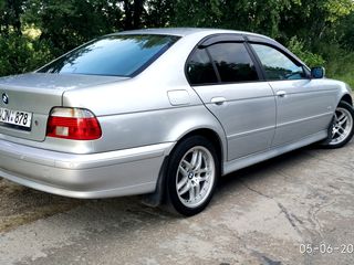 BMW 5 Series foto 4