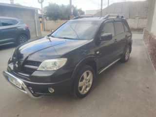 Mitsubishi Outlander foto 2