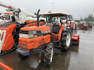 Se vinde Tractor Kubota	GL-43 cu freza de sol foto 10