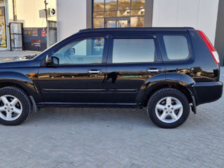 Nissan X-Trail foto 2