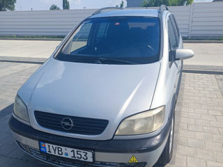 Opel Zafira foto 2