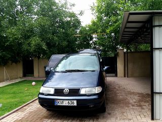 Volkswagen Sharan foto 1