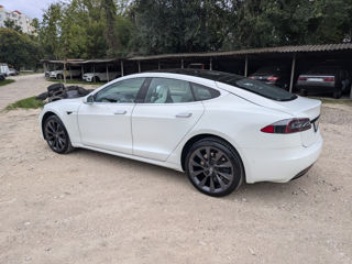 Tesla Model S foto 2