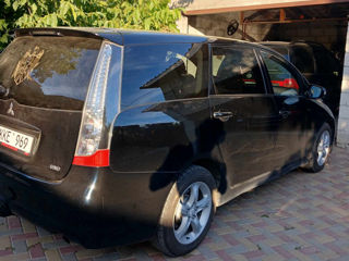 Mitsubishi Grandis foto 2