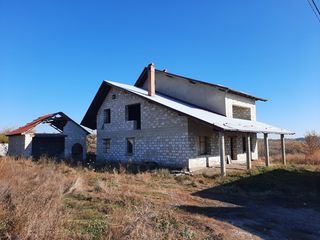 Casă în 2 niveluri! Grătiești, str. Ion Dumeniuc, 200m2 + 7 ari! Variantă sură! foto 3