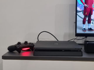 PlayStation 4 Slim foto 3