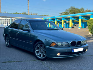 BMW 5 Series foto 2