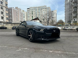 Ford Mustang foto 2