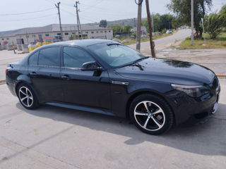 BMW 5 Series foto 2