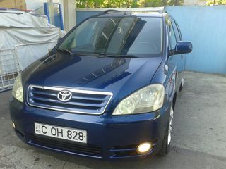 Toyota Avensis Verso foto 1