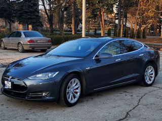 Tesla Model S foto 2