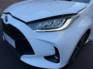 Toyota Yaris фото 2
