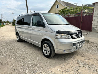 Volkswagen Caravelle foto 1