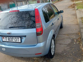 Ford Fiesta foto 4