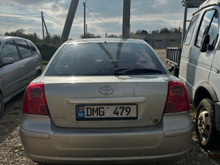 Toyota Avensis foto 4