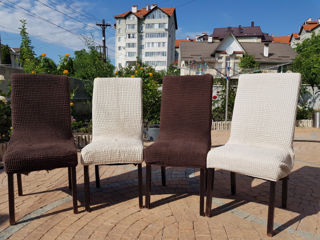 4 scaune din piele,moi, completate separat   cu huse lavabile.  Scaunele sînt produse în Germania