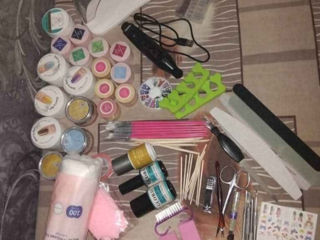 Vând urgent materiale pentru unghii!!!!!! foto 0